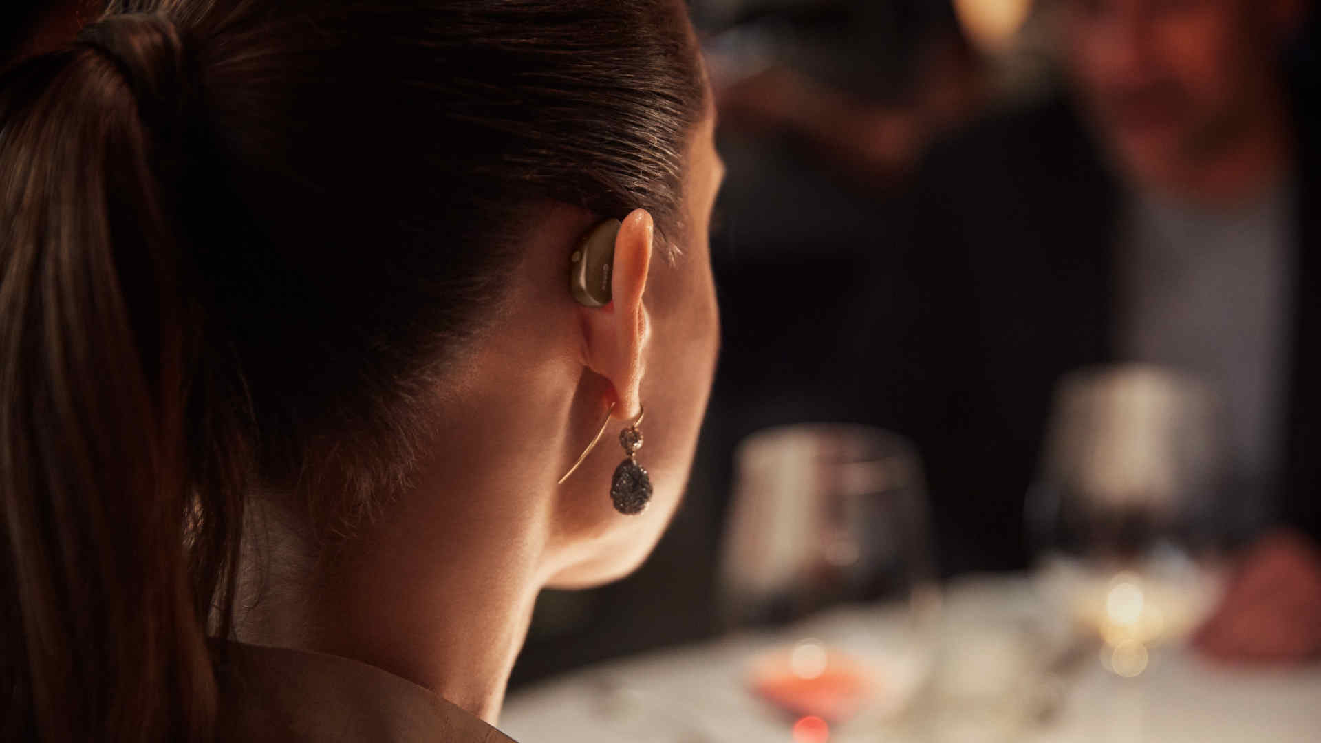 Widex Moment - woman with hearing aid behind the ear